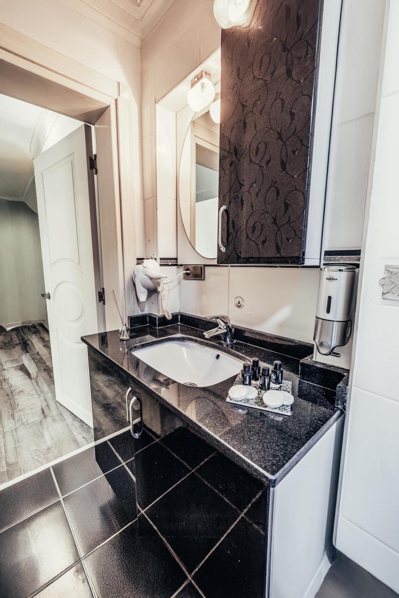 Olive Garden Suite Hotel Istanboel Buitenkant foto